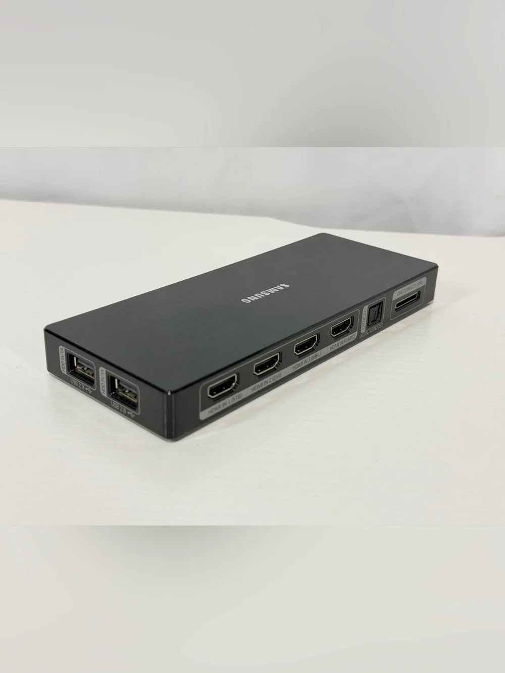 #215 Samsung One Connect Mini Box BN96-35817B NO Cable